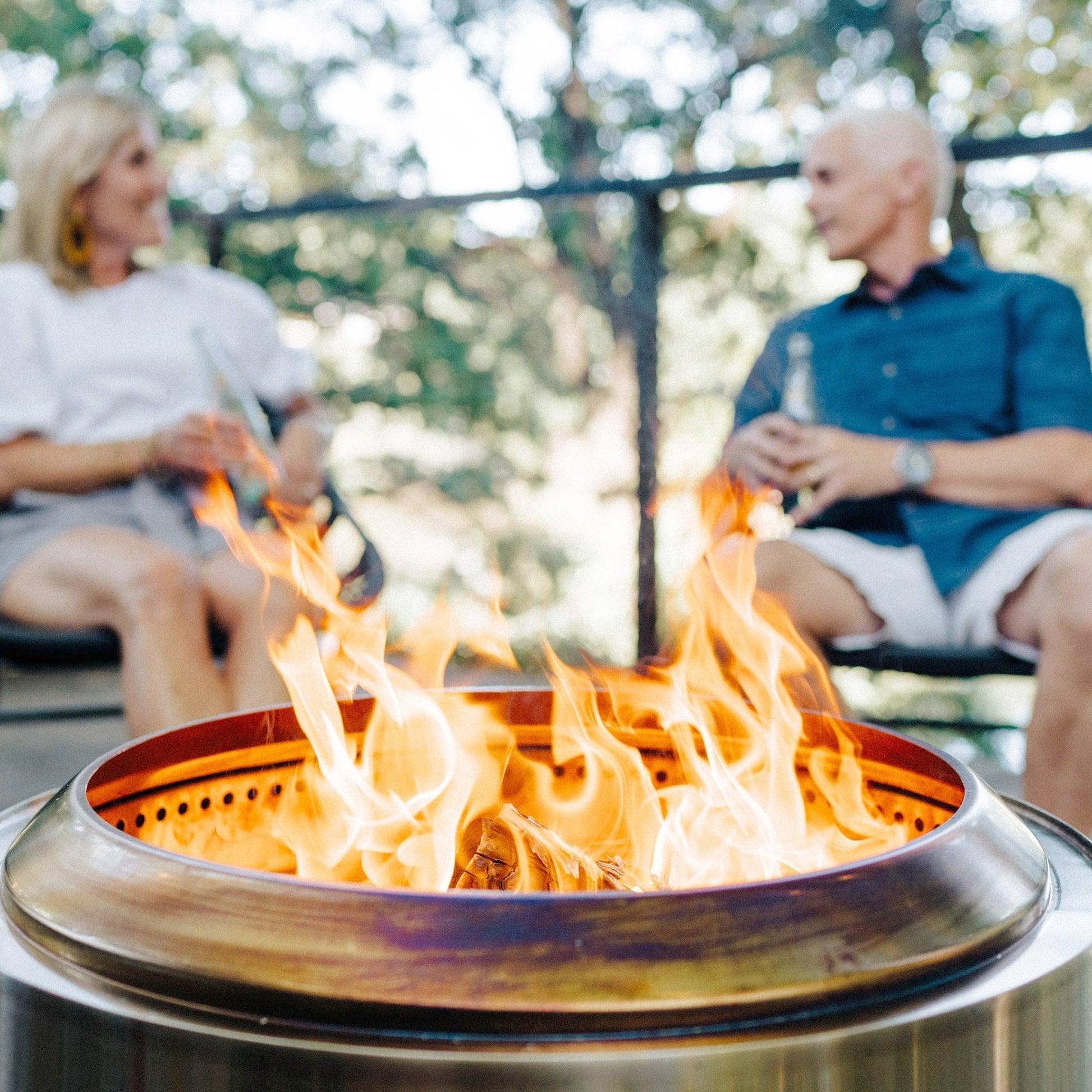 Solo Stove Yukon 2.0 + Standfuß, Feuerstelle, Feuerschale für Terrasse, Feuertonne - Efeuria, die Gartenhecken aus Efeu