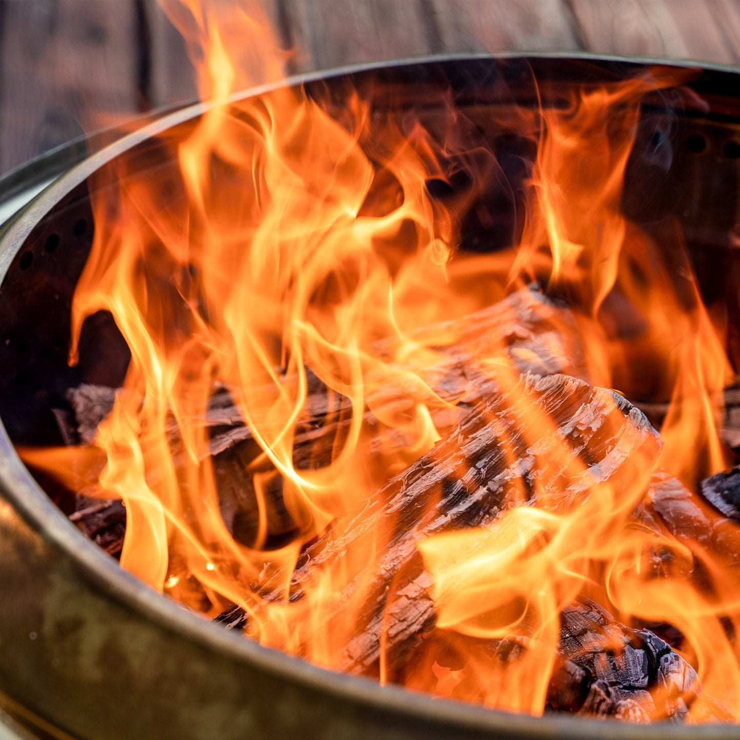 Solo Stove Yukon 2.0 + Standfuß, Feuerstelle, Feuerschale für Terrasse, Feuertonne - Efeuria, die Gartenhecken aus Efeu